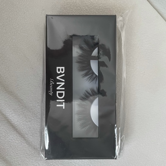 EYELASHES - Picture 2 of 2